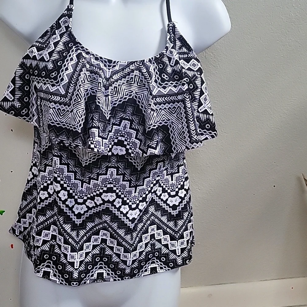 SWIM TOP - Picture 1 of 7